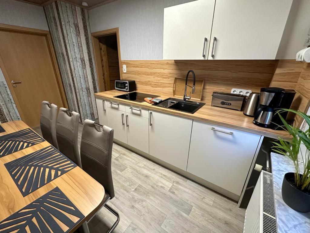 Christels Ferienwohnung 2 In Thale Mit Ueberdachter Terrasse, Kueche Mit Tv & Geschirrspueler Exterior foto